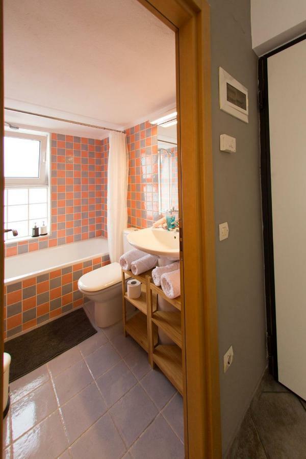 Close To Waterfront *